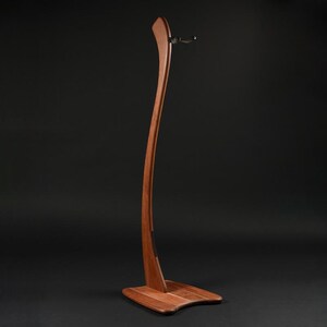 Madera by Cedar Creek; Soporte para guitarra hecho a mano - Cerezo americano C0063/AMC