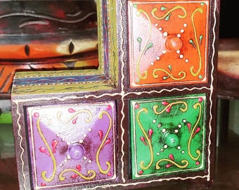 Handbemalte kleine Schubladenkiste aus Holz - Schmuckschatulle (3 Schubladen)