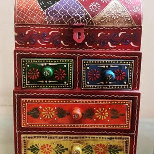 Commode en bois peinte à la main avec tiroirs | Boîte à bijoux miniature du Rajasthan | Organiseur de rangement traditionnel indien | Cadeau déco bohème