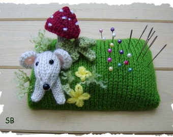 Mousey pin cushion   :   Pattern only IMMEDIATE DOWNLOAD