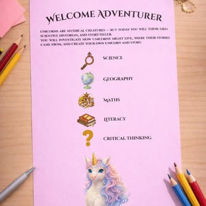 Può includere: Un foglio rosa con il titolo "WELCOME ADVENTURER" e un'illustrazione di unicorno. Il foglio include sezioni per scienza, geografia, matematica, alfabetizzazione e pensiero critico. Sono visibili anche matite, un temperamatite e una penna.