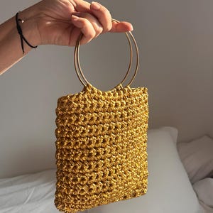 Bolso de mano de crochet, bolso de crochet plateado, bolso de crochet dorado, bolso con anillas metalicas de crochet, bolso de mano fiesta