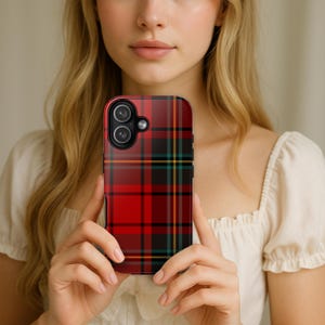 Rot karierte iPhone Hülle, Tartan Weihnachten Urlaub Preppy Handyhülle für 17 Pro Max 16 15 14 13 12 altes Geld ästhetisches Geschenk für Sie oder einen Freund Bild 1