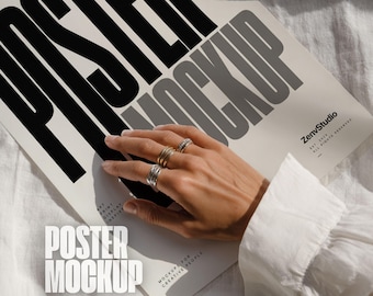 Peut inclure: Une affiche mockup blanche avec un grand texte noir et gris indiquant POSTER MOCKUP, ZenvStudio et Est 2024. Le design inclut les phrases Good design, a brighter space et Mockups for creative people dans une mise en page épurée.