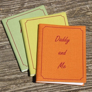 Small linen photo album Daddy and Me. Simple Brag book. Father&#39;s Day present in gift box. Gift for men, for him, his birthday. 4x6 photos