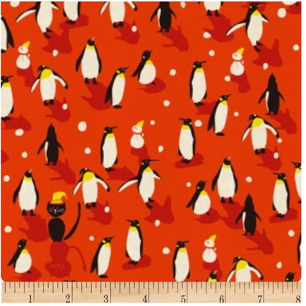 Tissu en coton écru Cotton+Steel Waku Waku Christmas Pingouin danse rouge. Vendu au mètre, 43 po. de large. Tissu de Noël ou des fêtes