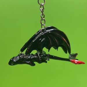 Zahnloser Drache Schlüsselanhänger mit magnetischen Snap On Flügeln! Handgefertigtes Schlüssel-Accessoire, Polymer Clay, in Harz eingegossen, 8 x 4 cm groß