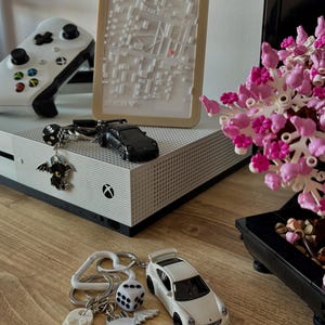 Porsche-sleutelhangers voor stel. Hot Wheels|Matchbox white porsche
