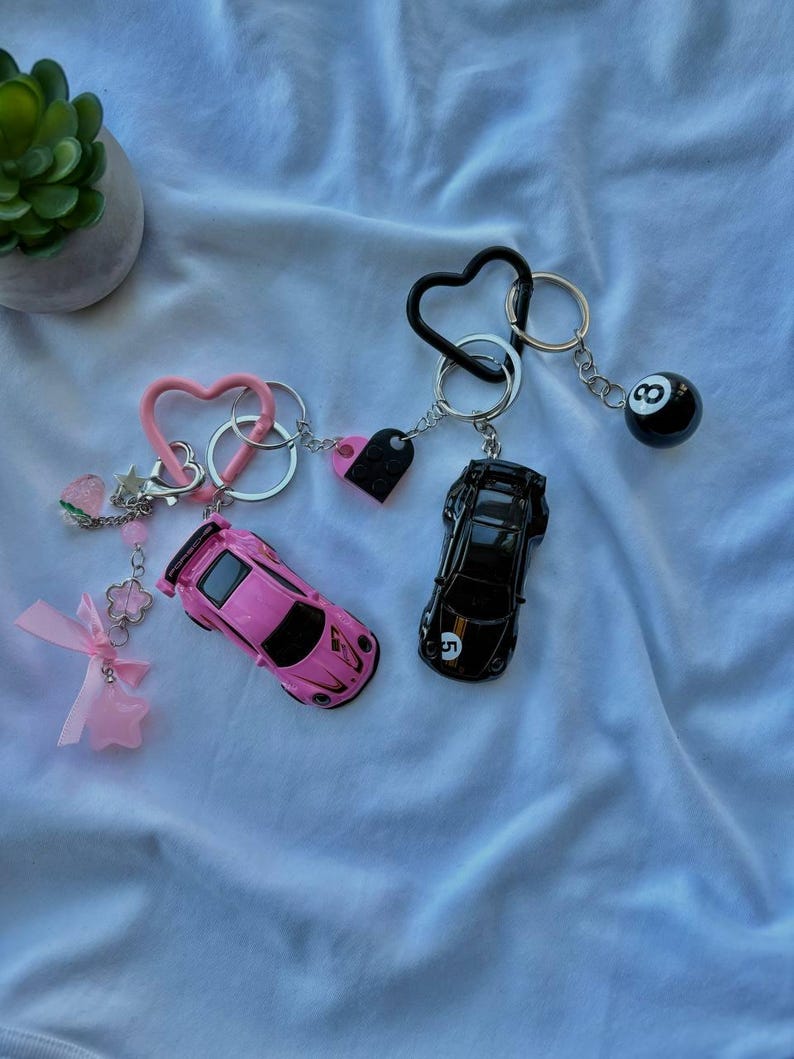 couple hot wheels porsche 911 gt3 keychains couple with heart