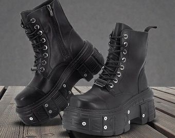 Botas de plataforma góticas punk para mujer: botas rockeras, zapatos de tacón grueso con decoración metálica