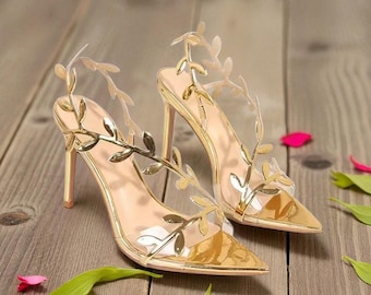 Sandalias de gladiador con hoja de oro: charol, punta puntiaguda y tacones altos