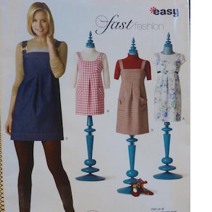 Mönster av klänning med axelband, tröja, minilängd, hög midja, bandeau-liv, fickor, ny look 6826 oklippt storlek 6 8 10 12 14 16