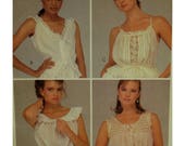 Leibchen Muster, vier Stile, V-Ausschnitt, Kordelzug, Rüsche, Schößchen, Lace Trim, ärmellos, McCalls Nr. 8592 ungeschnitten Größe 12 (Bust 34" 87cm)