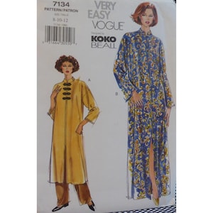 May include: A sewing pattern for a long, loose-fitting robe with a mandarin collar. The pattern is for sizes 8-10-12 and is designed by Koko Beall. The pattern is called "Very Easy Vogue" and has a blue and gold floral print.