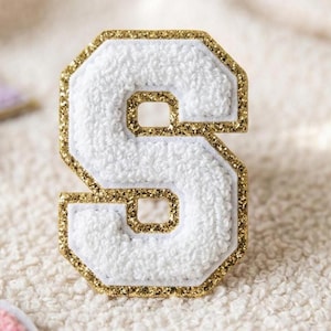 Aangepaste chenille-initiaalpatch – gouden glitter-varsityletterpatches voor doe-het-zelf spijkerjack, sweater | Gepersonaliseerde vage opstrijkpatches