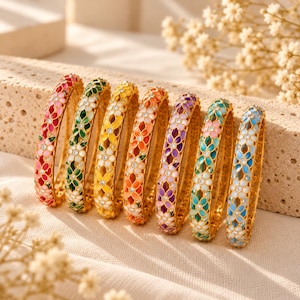 Förgyllt thailändskt armband med färgglada blommor – Emaljerat styvt armband för kvinnor – Boho chic smycken – Maison Rubane