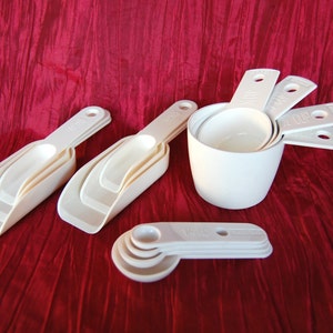 Choice of Vintage Pyrex Accessories Measuring Cups, Measuring Spoons, and Pyrex Accessories Scoops - Sets Sold Separately