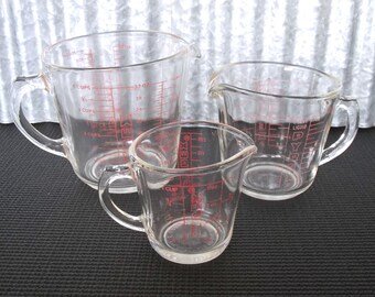 Set of 3 Vintage Pyrex Measuring Cups, 4 Cup Number 532, 2 Cup Number 516, and 1 Cup Number 508, Closed D Handles, Standard and Metric