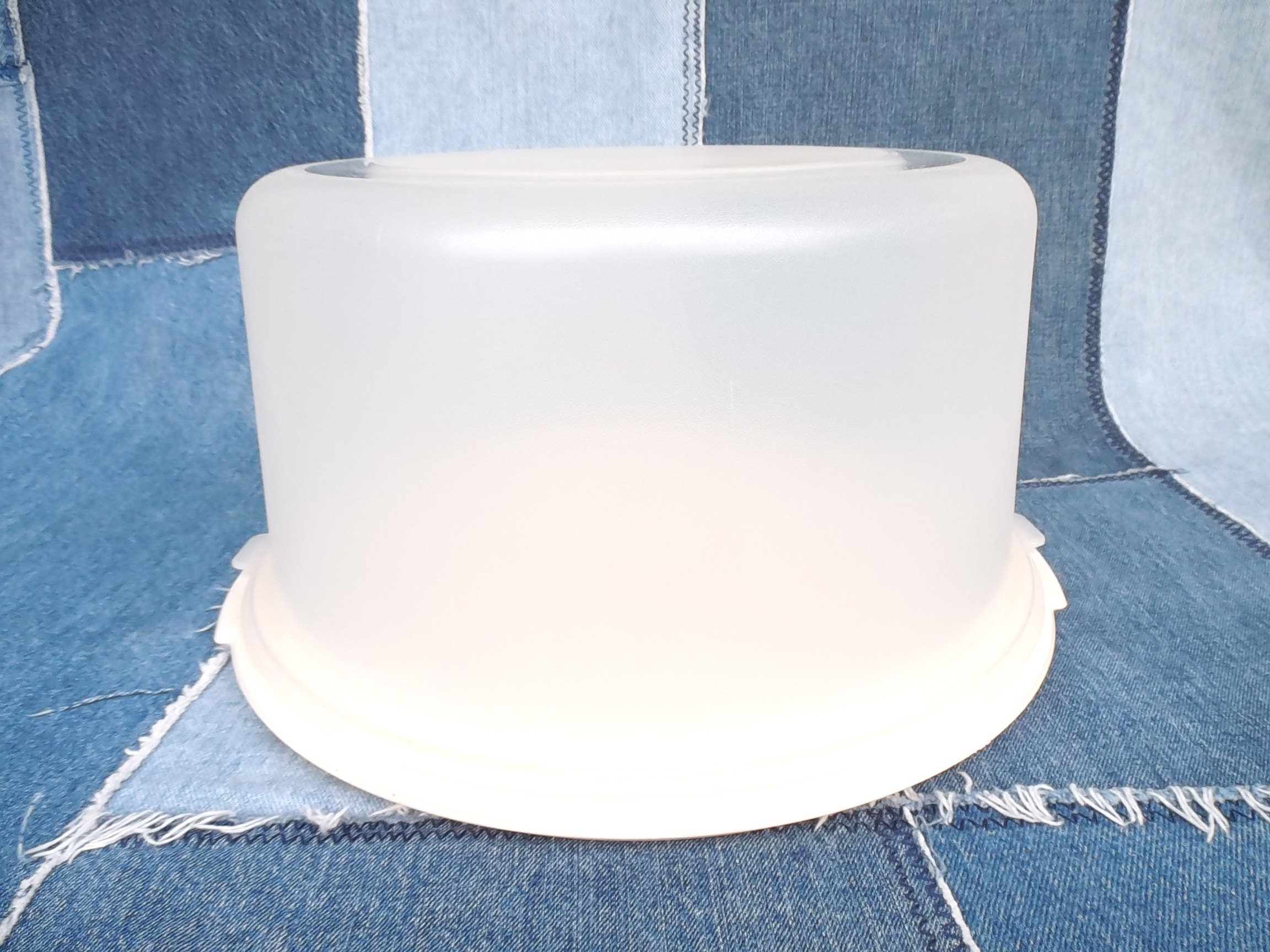 Vintage Rubbermaid Servin' Saver Cake Holder, Almond Base, Number 0035  Rubbermaid 12 Inch Cake Keeper, Pastry Storage, 1980s Rubbermaid 