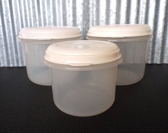 Set of 3 Vintage Rubbermaid Servin' Saver Storage Containers and Lids, 6-cup #8 and 10-Cup #9, Round Bowls & Lids