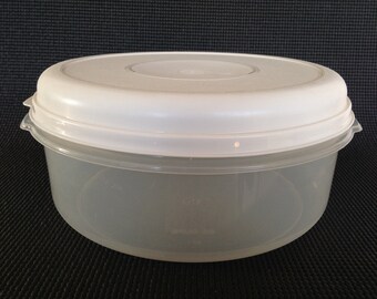 Large Round Vintage Rubbermaid Servin' Saver 22 Cup Container, Almond Lid, #5 Round 22 Cups