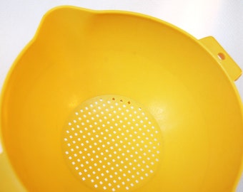 Vintage Tupperware Large Yellow Colander with Left-Handed and Right-Handed pour spouts