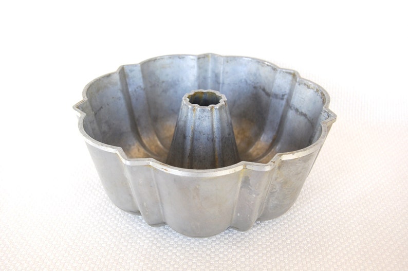 Vintage Bundt Pan Original Trademark Small Bundt Pan by Etsy