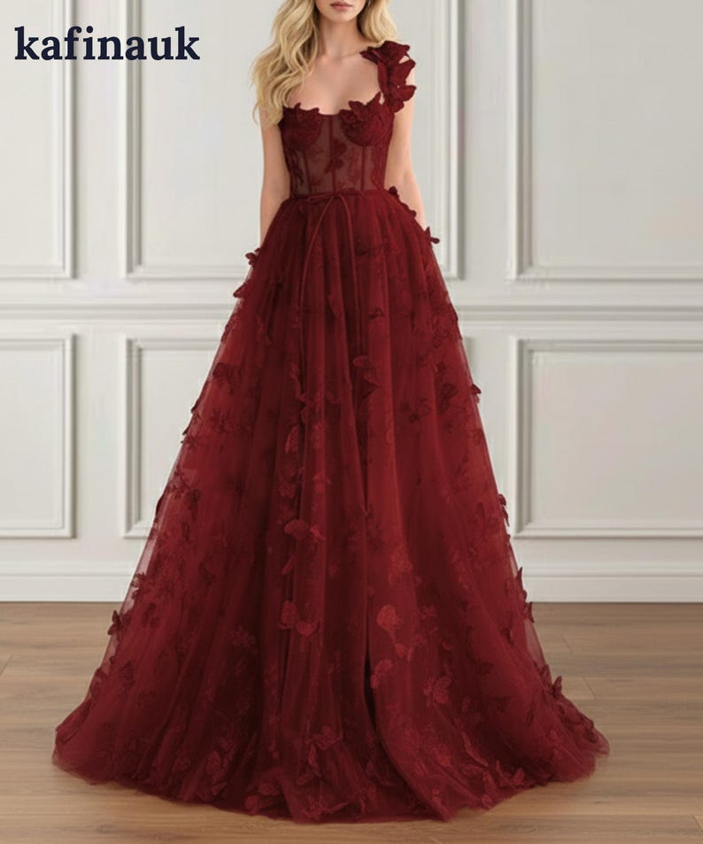 Enchanting Elegance: [Brand Name]'s Sensual Sweetheart Dress for Unforgettable Occasions