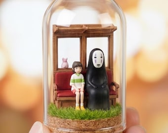 Diorama de El Viaje de Chihiro, mini cúpula de cristal para regalo, escena de tren en miniatura sin rostro y Chihiro, decoración de escritorio inspirada en Studio Ghibli, colección de anime