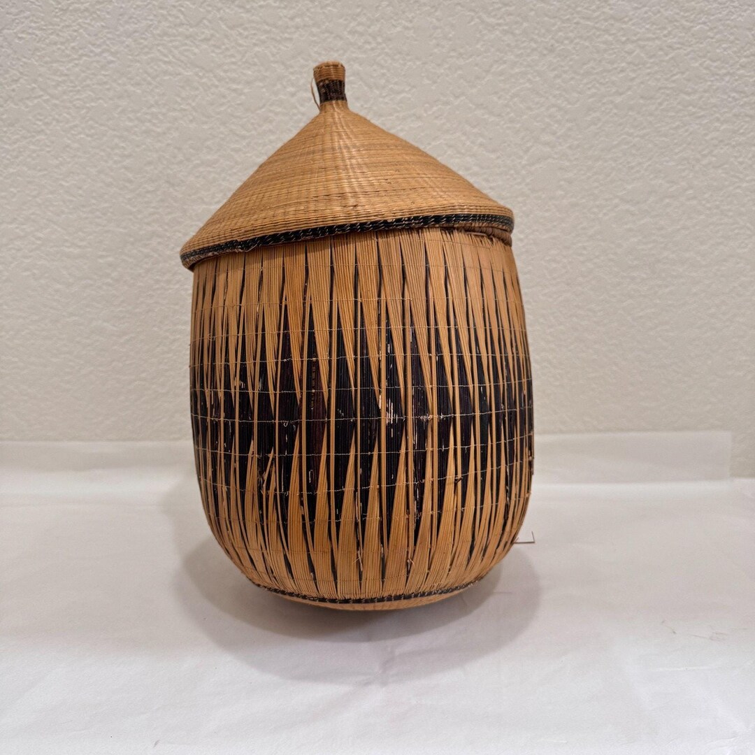 Tutsi Agaseke Basket African Handwoven Pointed Lid 14
