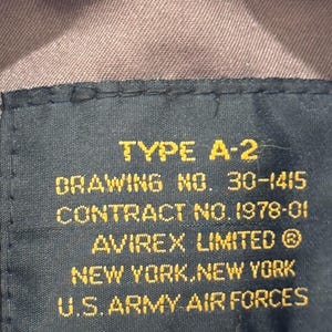 Chaqueta de aviador vintage AVIREX A-2 de cuero, fabricada en EE. UU., color marrón desgastado, talla M para hombre. imagen 3