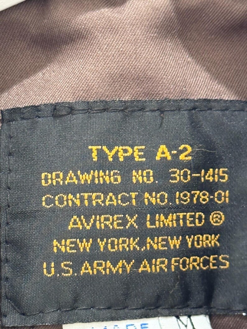 Chaqueta de aviador vintage AVIREX A-2 de cuero, fabricada en EE. UU., color marrón desgastado, talla M para hombre. imagen 3