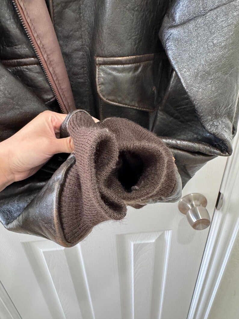 Chaqueta de aviador vintage AVIREX A-2 de cuero, fabricada en EE. UU., color marrón desgastado, talla M para hombre. imagen 8