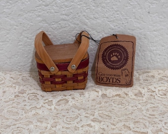 Boyds Collection Gen-yoo-wine ミニ編み込み木製バスケット人形アクセサリータグ 2インチ