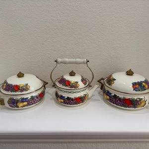 Juego de utensilios de cocina vintage CORNUCOPIA con diseño de frutas esmaltadas, cacerolas + hervidor/tetera