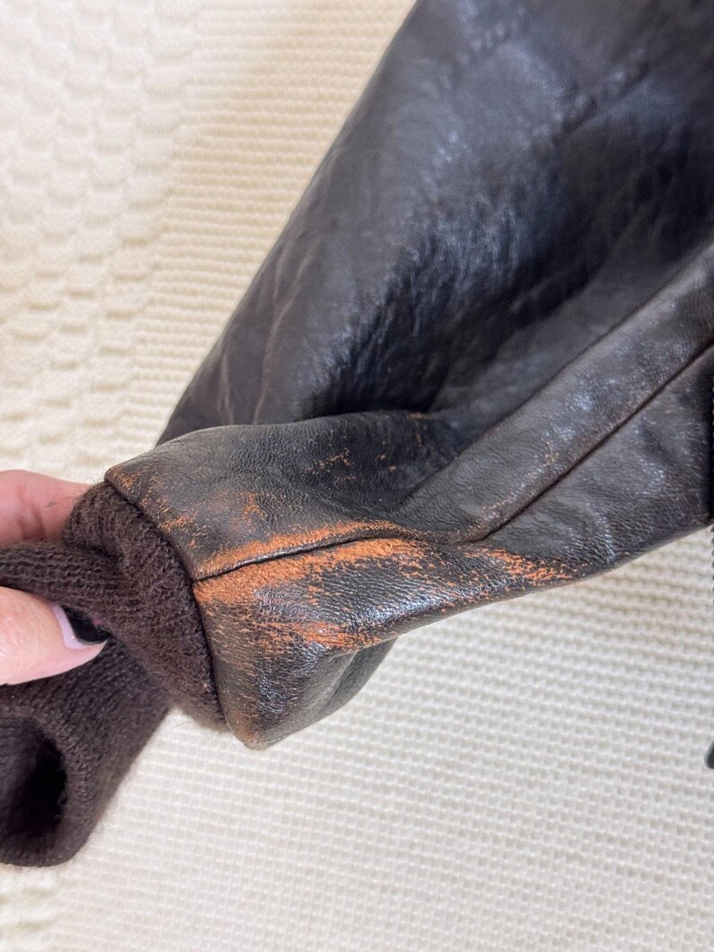 Chaqueta de aviador vintage AVIREX A-2 de cuero, fabricada en EE. UU., color marrón desgastado, talla M para hombre. imagen 14