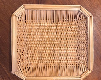 Cesta de mesa octogonal de ratán y mimbre de Crate & Barrel, pieza individual, 10 x 10 pulgadas (1 por pedido o seleccione la cantidad).