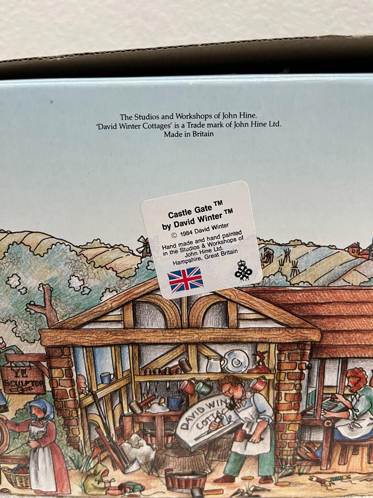 David Winter Castle Gate Cottage 1984 Handmade England W/ Box COA