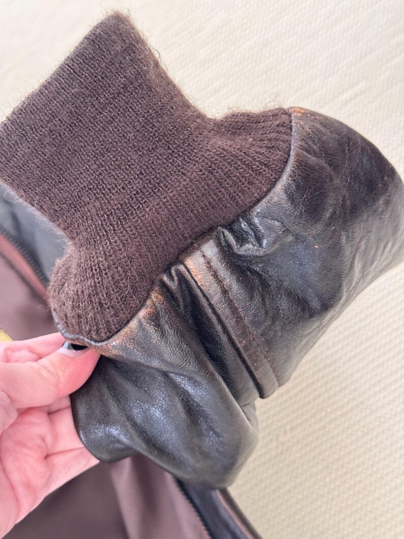 Chaqueta de aviador vintage AVIREX A-2 de cuero, fabricada en EE. UU., color marrón desgastado, talla M para hombre. imagen 16