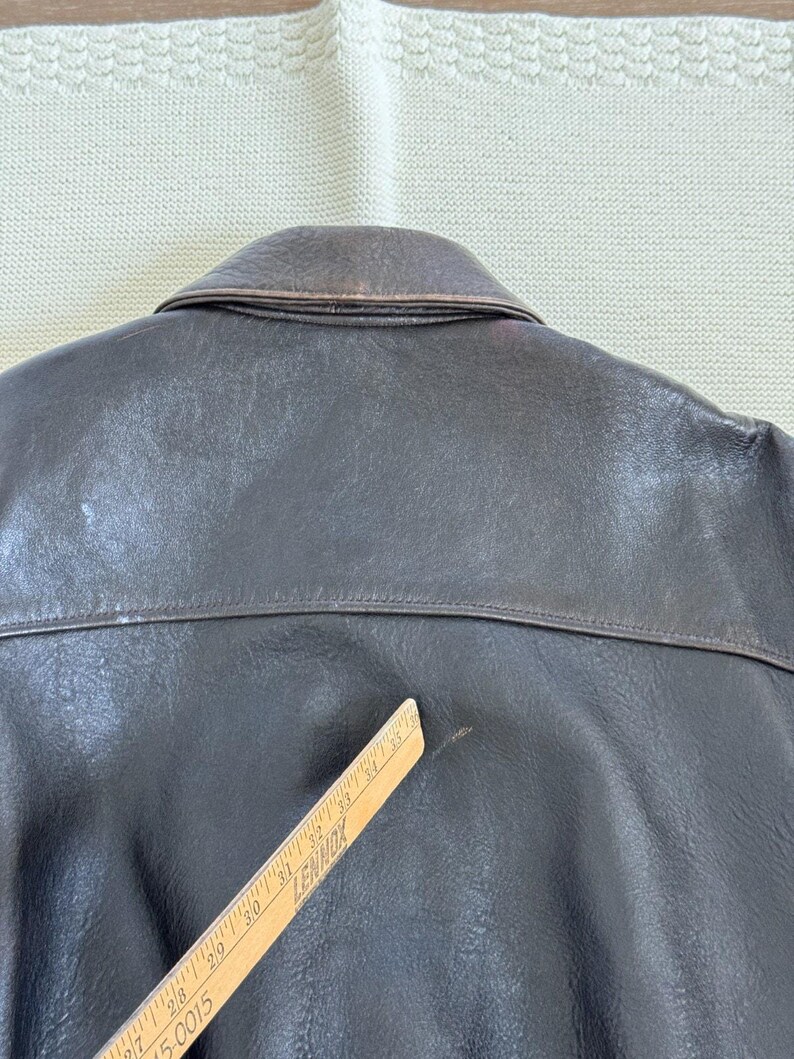 Chaqueta de aviador vintage AVIREX A-2 de cuero, fabricada en EE. UU., color marrón desgastado, talla M para hombre. imagen 20