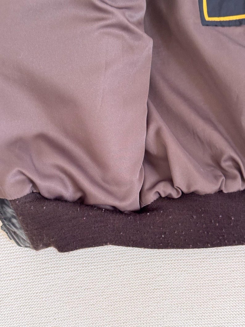 Chaqueta de aviador vintage AVIREX A-2 de cuero, fabricada en EE. UU., color marrón desgastado, talla M para hombre. imagen 13