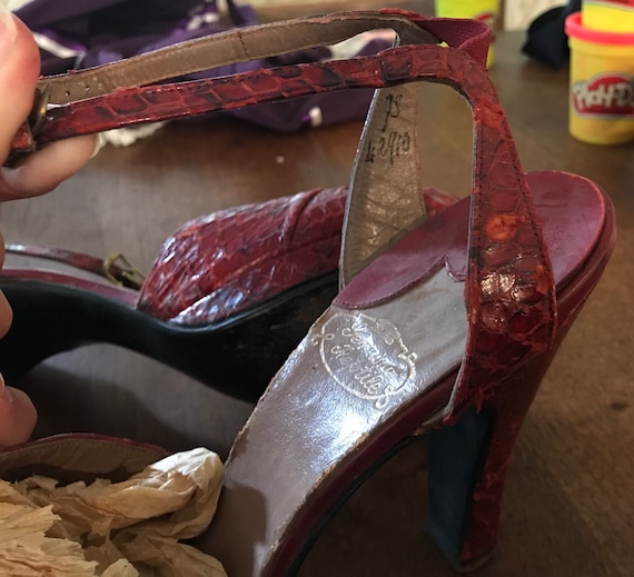 1940s red lizard John Wanamaker platform heels 7 … - image 4