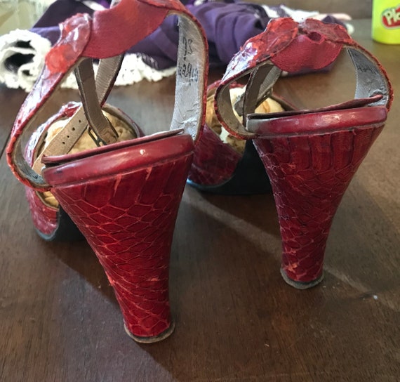 1940s red lizard John Wanamaker platform heels 7 … - image 6