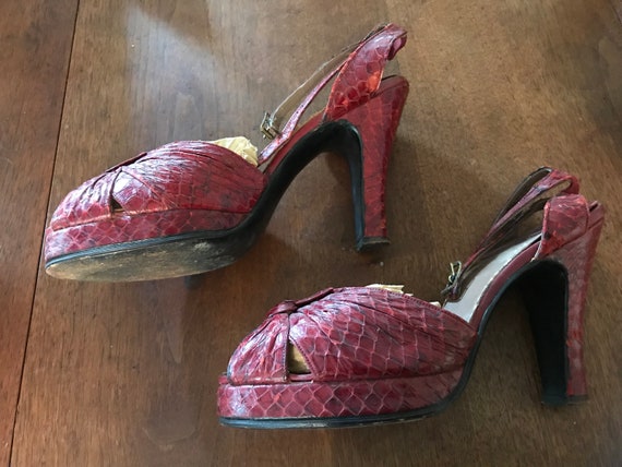 1940s red lizard John Wanamaker platform heels 7 … - image 3