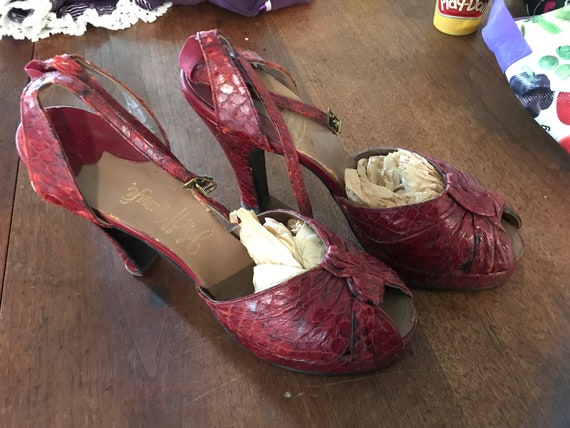1940s red lizard John Wanamaker platform heels 7 … - image 2