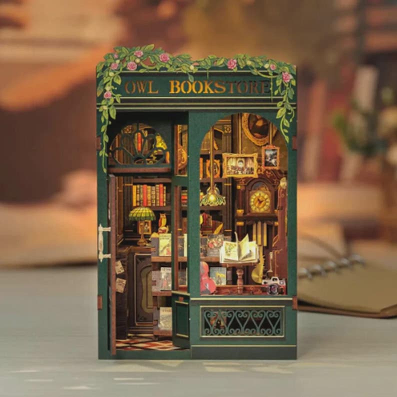Owl book book nook kit