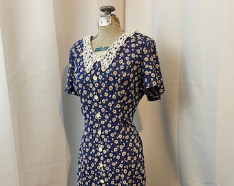 1990er Vintage Französisches Mädchen Midi Blumen Sommerkleid Blauer Spitzenkragen M