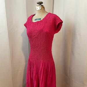 Popcorn Crinkle Dress Hot Pink super stretch 1980s 80s Vintage S image 1