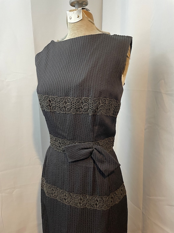 1950s Vintage Wiggle Dress Black Lace Bow Pencil … - image 2