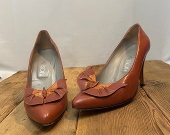 1970s Vintage Butterfly Bow Pumps Italian Leather Brown Caramel 7.5